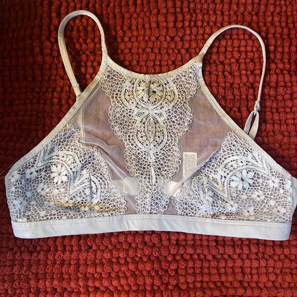 Bundle of 2 Victoria secret bralettes, size small, one black one light purple
